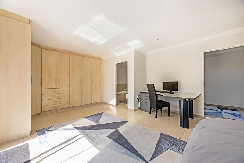 5 Bedroom Property for Sale in Bergsig Western Cape